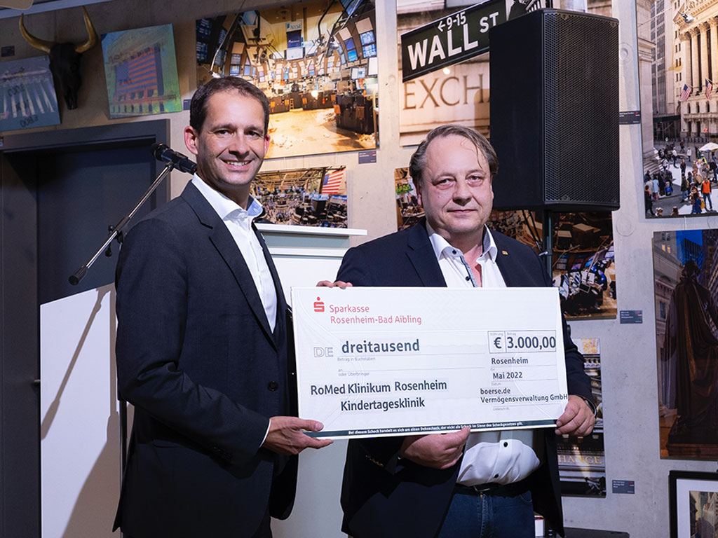 3.000 Euro an das Klinikum Rosenheim Kindertagesklinik